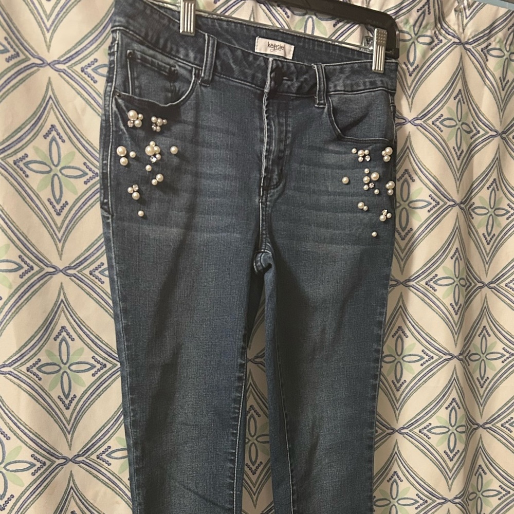EUC KENSIE JEANS Pearl-Studded Skinny Jeans with Pockets and Zipper Front